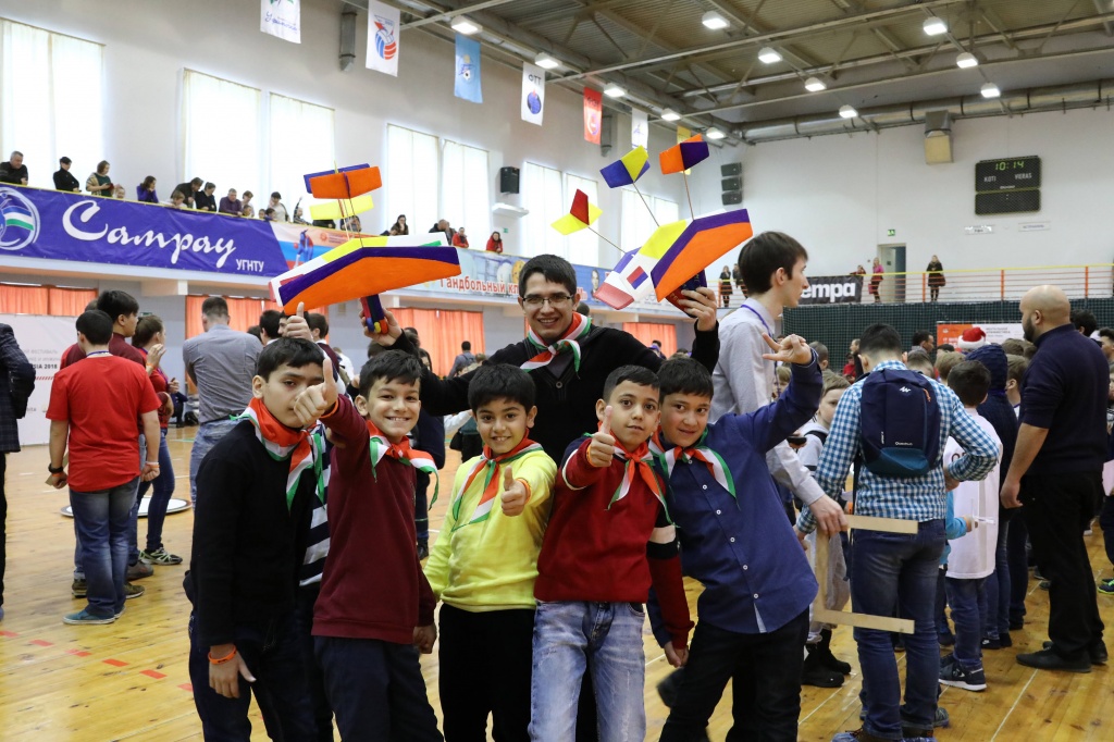 Таджикские школьники вернулись с чемпионата «РобоЛига Russia-2018» с золотыми медалями