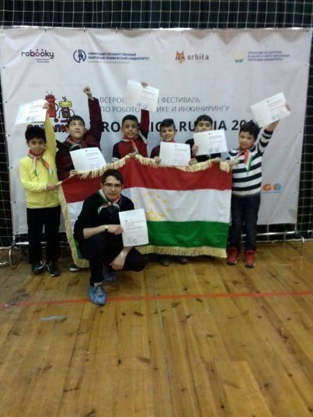 Таджикские школьники вернулись с чемпионата «РобоЛига Russia-2018» с золотыми медалями