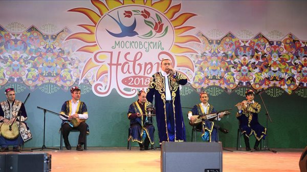 Давлатманд Холов спел для москвичей. Как Навруз отметили в Москве
