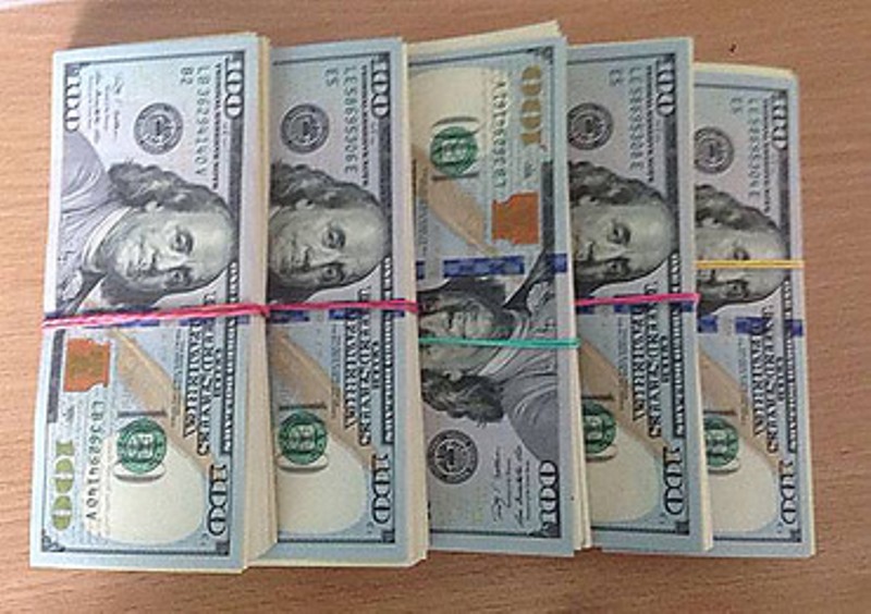 Контрабанда валюты в крупном размере: 29 млн. рублей и $67 тыс. задержали на северы страны