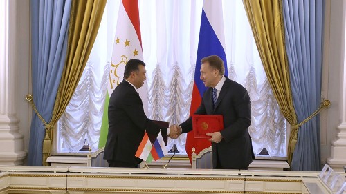 Таджикистан предложил России увеличить срок пребывания граждан РТ в РФ без регистрации