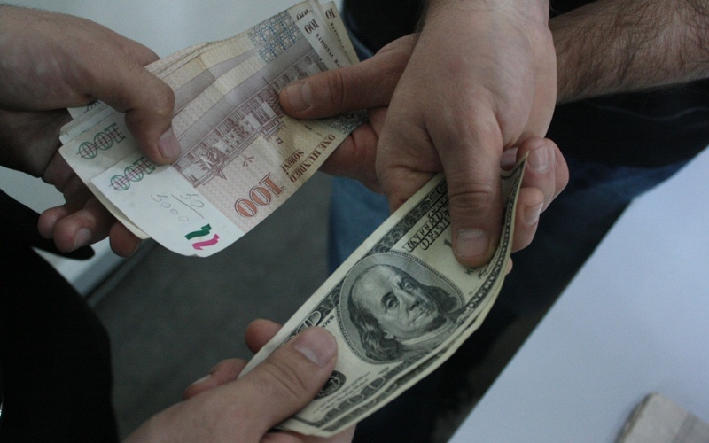 В Таджикистане подорожал и пропал доллар