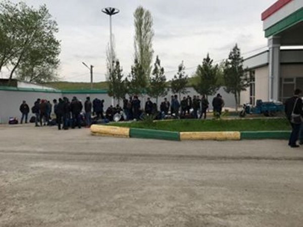 У пересекающих границу с Узбекистаном появились новые проблемы: очереди и взятки?