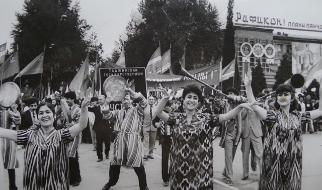 Первомайская демонстрация в городе Душанбе, 1976 год.