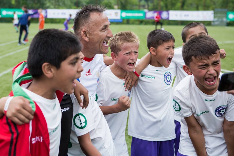 Детская футбольная команда из Шахринава выходит на международный уровень