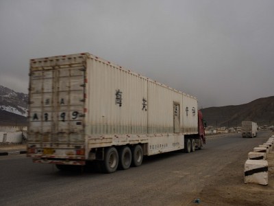 Свыше 100 фур, задержанных на китайско-таджикской границе, поехали дальше
