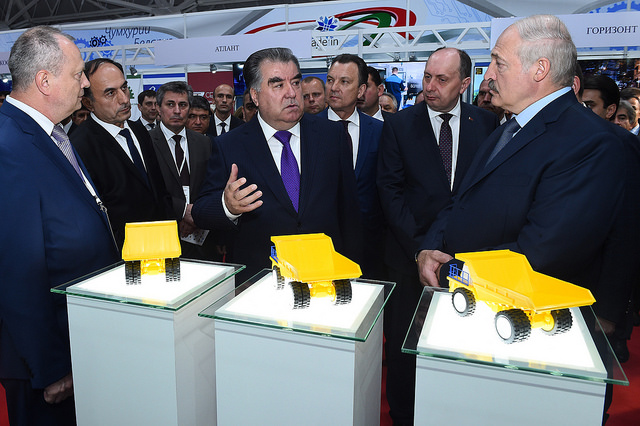 Президент Таджикистана Эмомали Рахмон и Президент Беларуси Александр Лукашенко приняли участие в церемонии открытия Выставки товаров и продукции Беларуси в Таджикистане