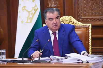 Участников незаконных гонок в Таджикистане будут штрафовать и лишать водительских права