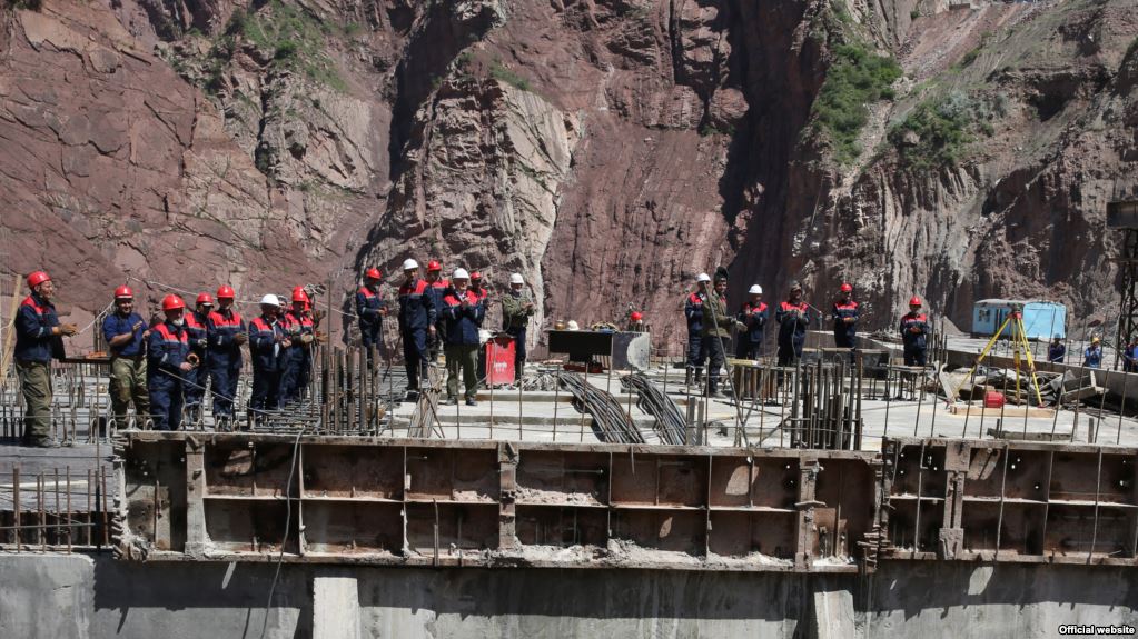 Cовет улемов: Рабочие Рогунской ГЭС могут не соблюдать пост в месяц Рамазан