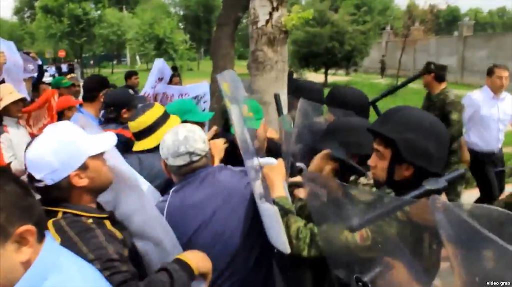 Акция протеста против политики Тегерана и ПИВТ прошла в Душанбе