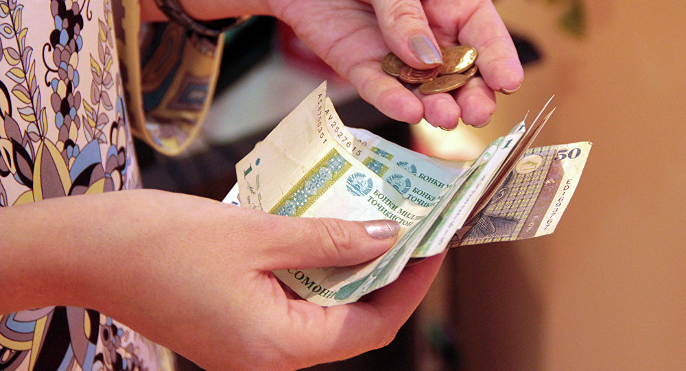 Средняя зарплата в Таджикистане с начала года выросла почти на 13 долларов