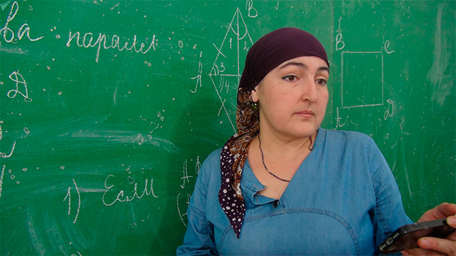 Учительница математики и информатики Патимат Сагидова приехала по проекту в Таджикистан из Дагестана в прошлом году.