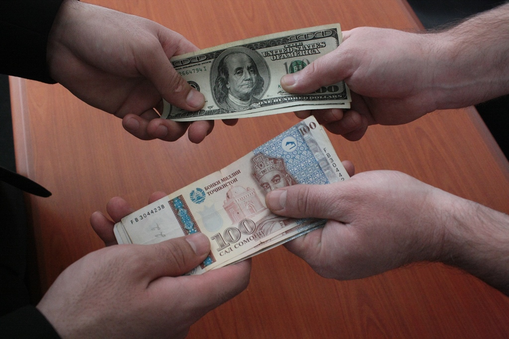 Курс доллара в Таджикистане перевалил за психологическую отметку в 9 сомони