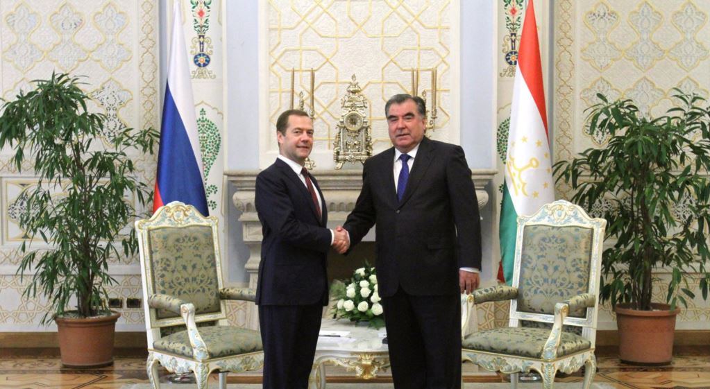 Экономика, миграция, образование: Рахмон и Медведев обсудили комплекс вопросов