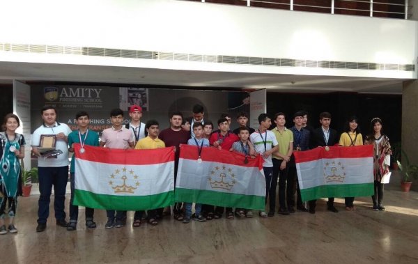 Таджикские школьники забрали почти все золото на олимпиаде в Индии