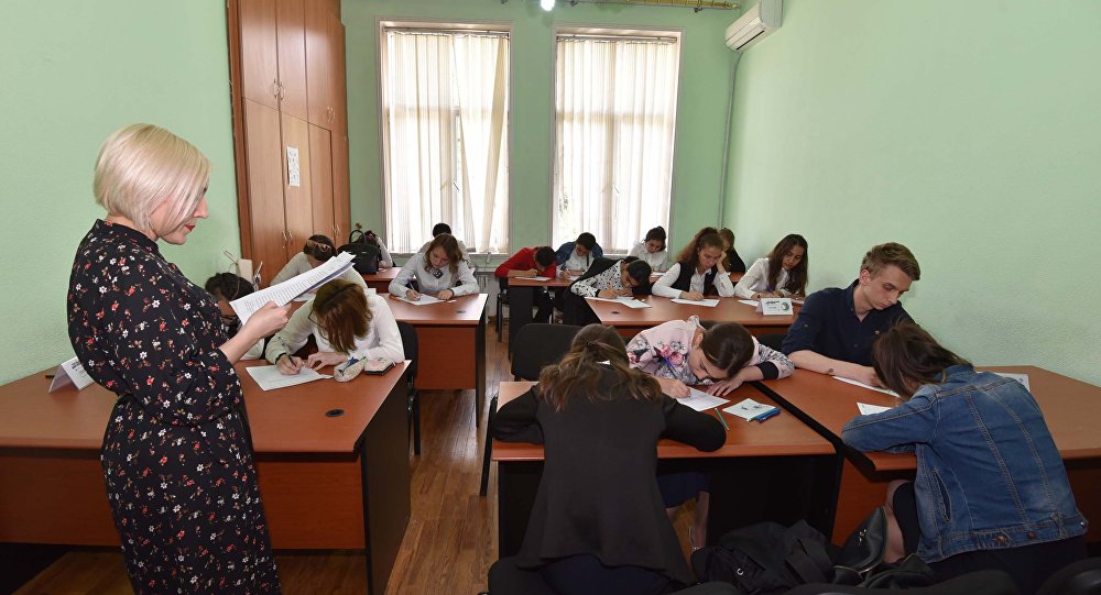 Россия отправит в школы Таджикистана атласы, рабочие тетради и учебники