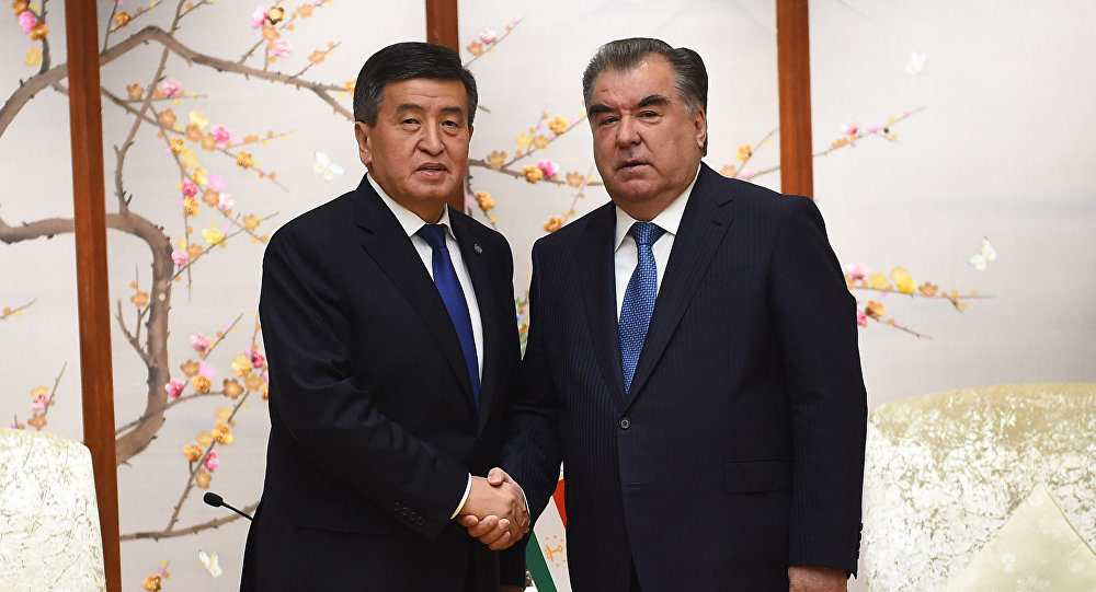 Рахмон отметил улучшение отношений с Кыргызстаном