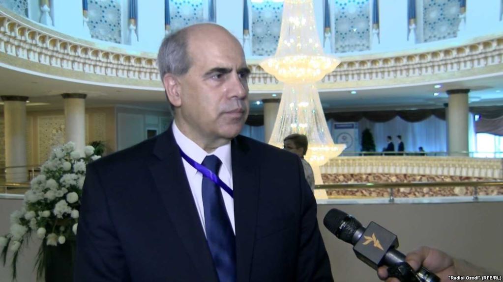 Питер Буриан: ЕС приветствует тесное сотрудничество Душанбе и Ташкента в водном вопросе
