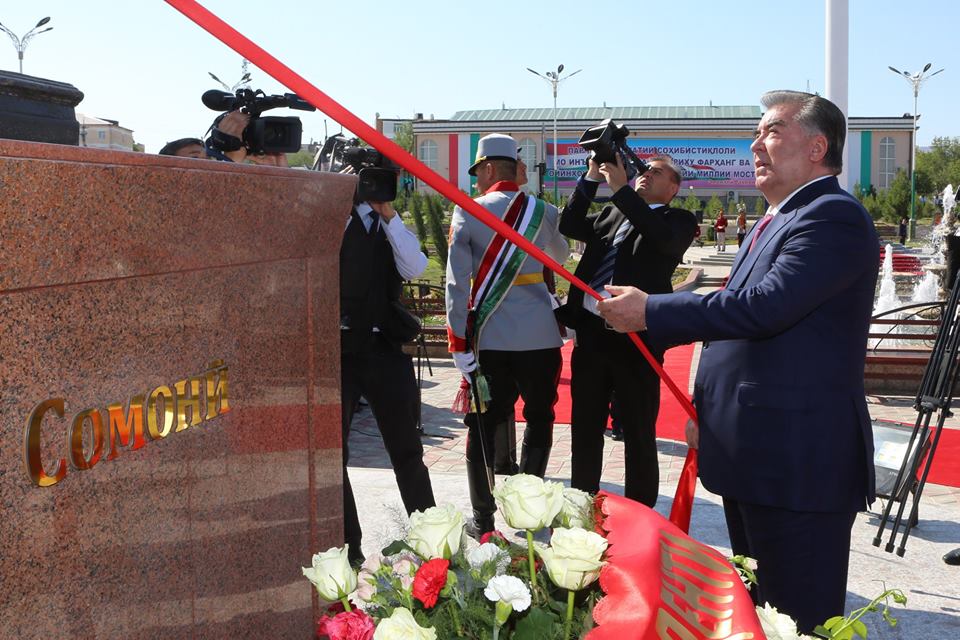 В Канибадаме появился памятник родоначальнику таджикской государственности