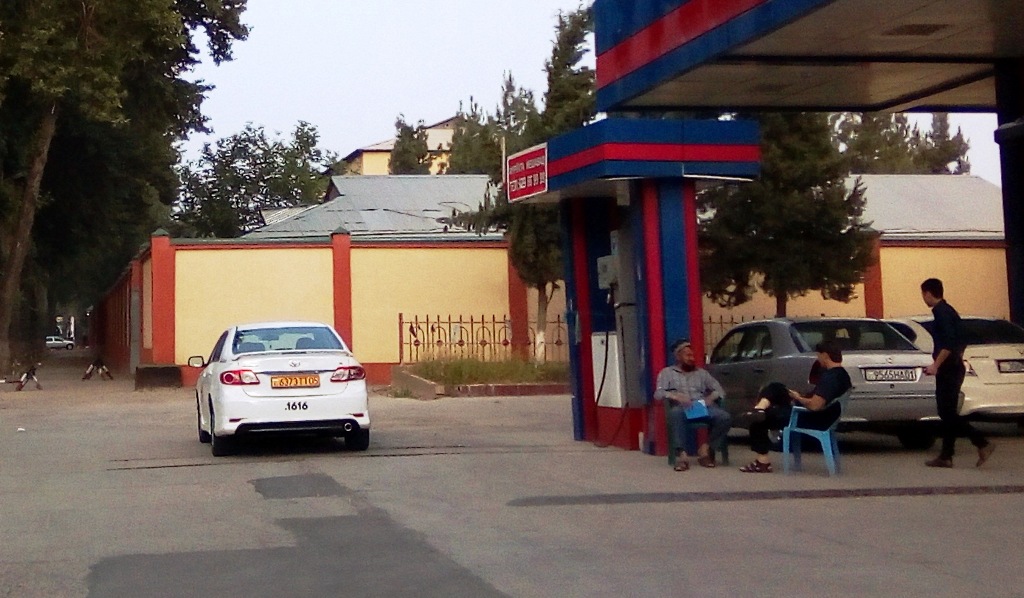 Сегодня на столичных заправках стоимость одного литра сжиженного газа, на котором ездит 60% автотранспорта Душанбе, составляет 4,60 сомони