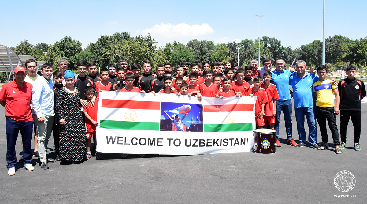 В Ташкенте делегацию нашей сборной тепло встретили представители Центрально-Азиатской футбольной Ассоциации, Ассоциации футбола Узбекистана, а также местные болельщики.