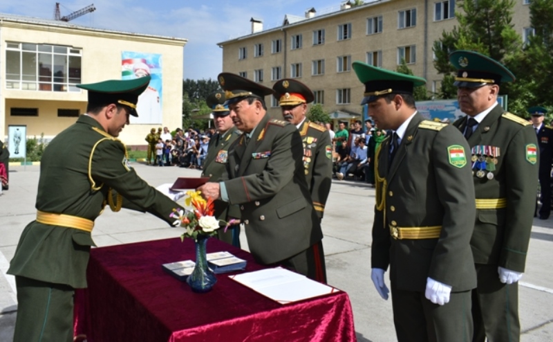 120 молодых лейтенантов пополнили ряды офицеров таджикских погранвойск
