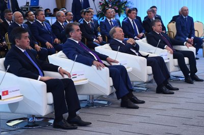 Эмомали Рахмон принял участие в открытии Международного финансового центра в Астане