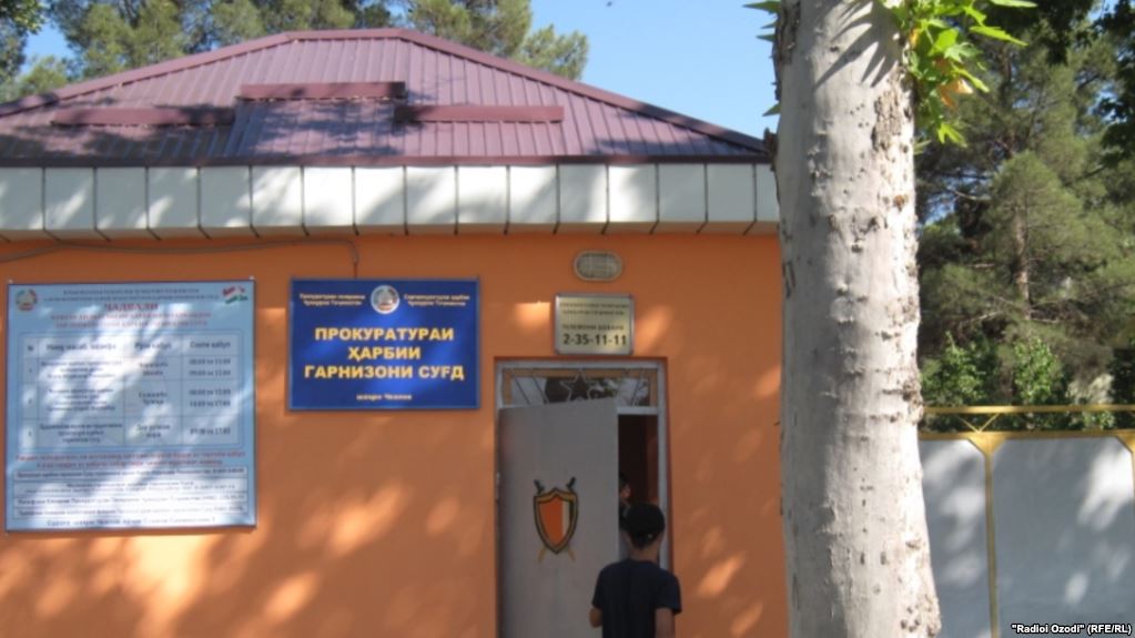 В Худжанде за пытки осудили офицера ГКНБ и сотрудника МВД Таджикистана