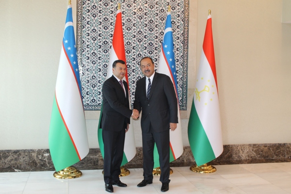Эмомали Рахмон совершит государственный визит в Узбекистан