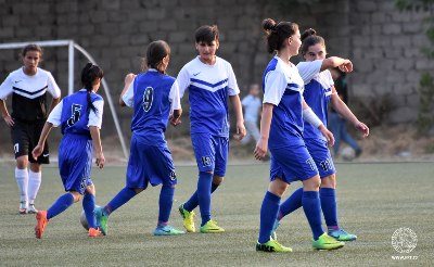 «Зебонисо» стала единоличным лидером женской футбольной лиги Таджикистана