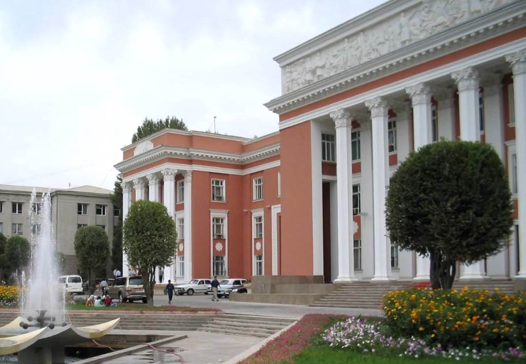 На очередной сессии верхней палаты парламента Таджикистана изберут вице-спикера