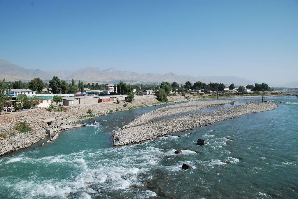 В реках Таджикистана за два дня утонули двое. Один из них школьник