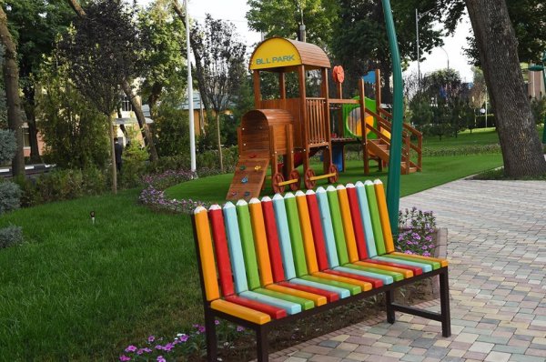 Эмомали Рахмон открыл в Душанбе обновленный «Детский парк»