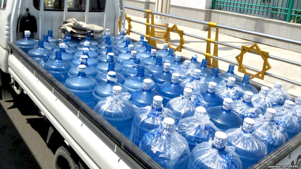 Власти: цена на питьевую воду в Таджикистане останется прежней