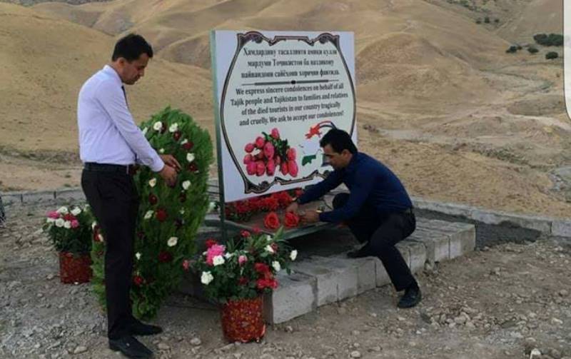На месте гибели иностранных туристов в Дангаре установили памятную доску