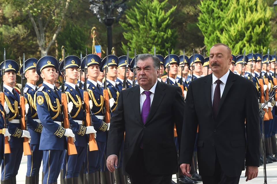 12 новых соглашений подписали Таджикистан и Азербайджан