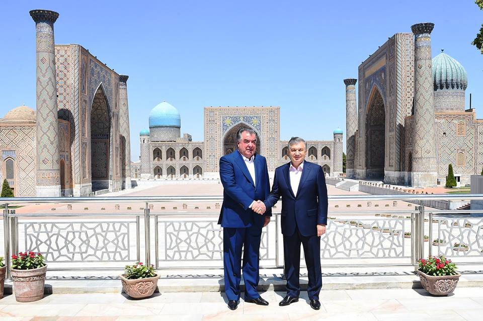 Эмомали Рахмон: визит в Узбекистан будет вписан золотыми буквами в историю
