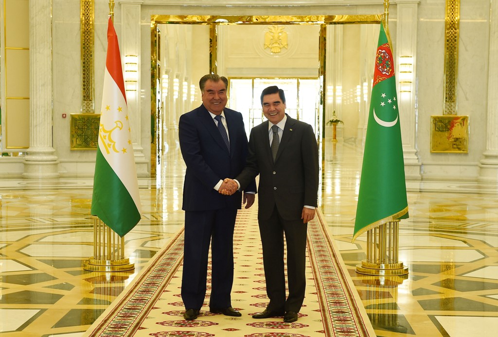 Президент Таджикистана примет участие в заседании по Аралу в Туркменбаши