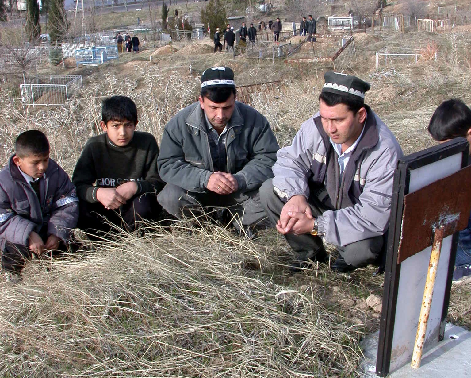 Власти Таджикистана установили размер могилы: два на полтора. Ни сантиметром больше