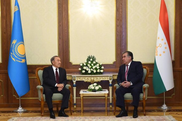 Эмомали Рахмон встретил и пообщался с главами Армении, Казахстана и Кыргызстана