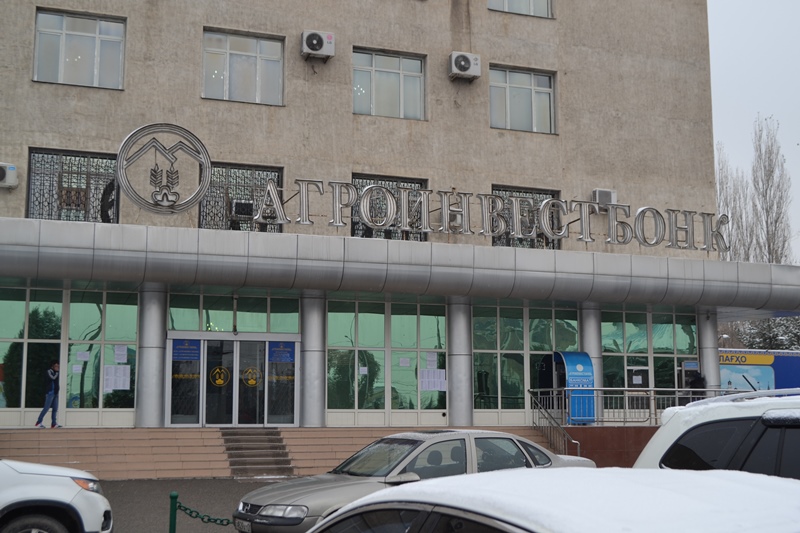 Таджикским властям советуют разобраться со своими проблемными банками