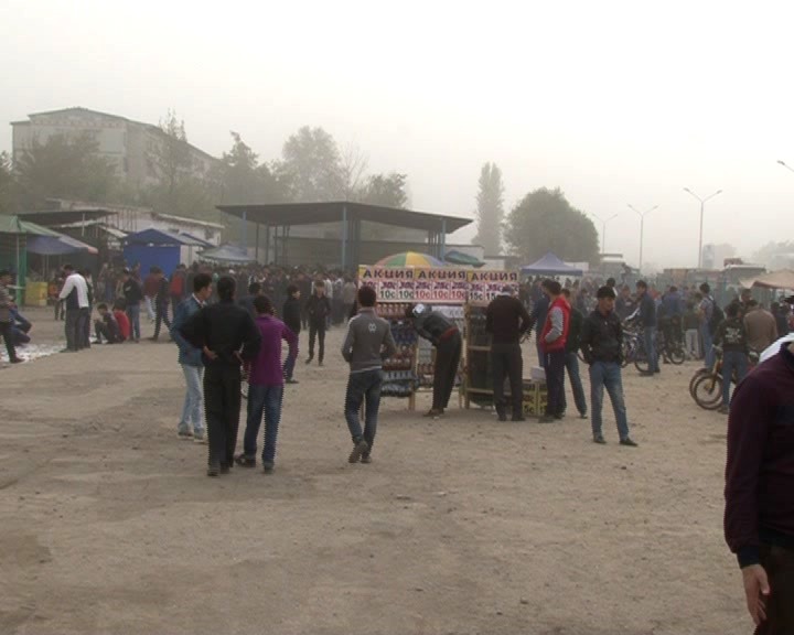 В рейде на базаре в Душанбе задержаны 17 учащихся школ