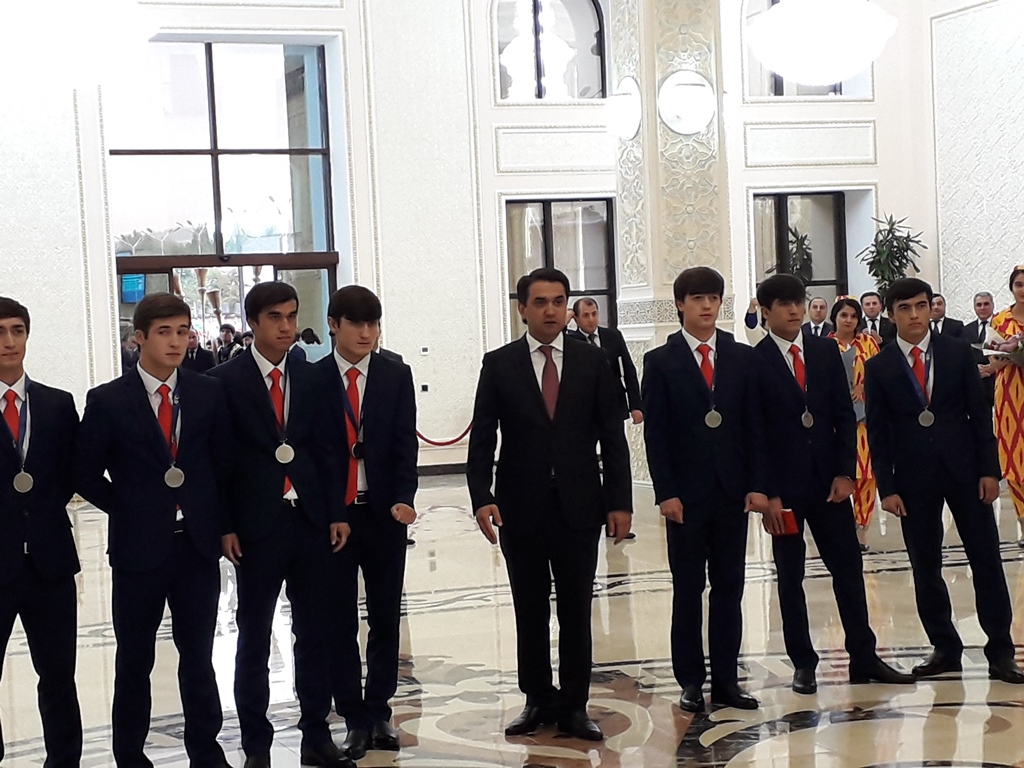 Серебро как золото: Таджикистан встретил героев Чемпионата Азии