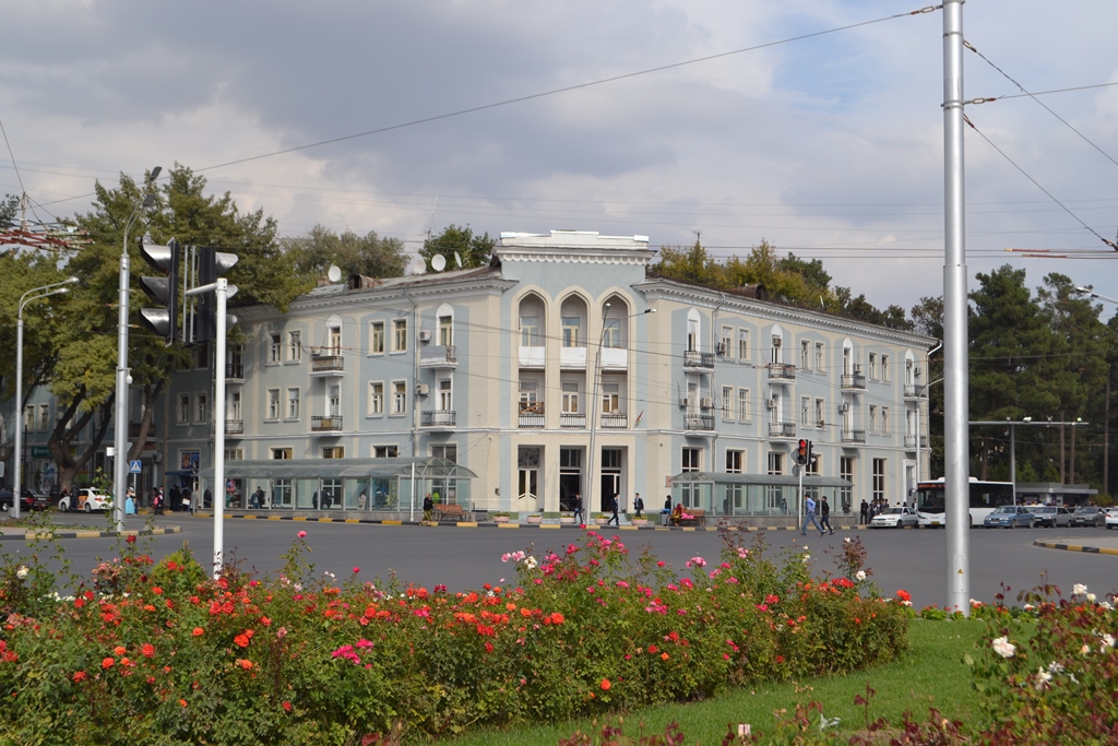 «Книжный мир» в Душанбе сносят. Там будет очередная высотка