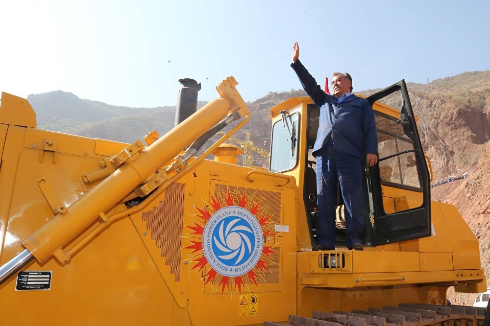 Таджикский политик предлагает присвоить Рогунской ГЭС имя Эмомали Рахмона