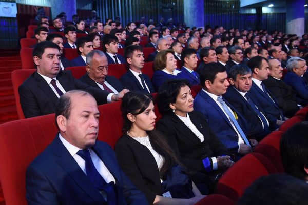 В Душанбе идет форум предпринимателей: Эмомали Рахмон критикует банковскую систему страны
