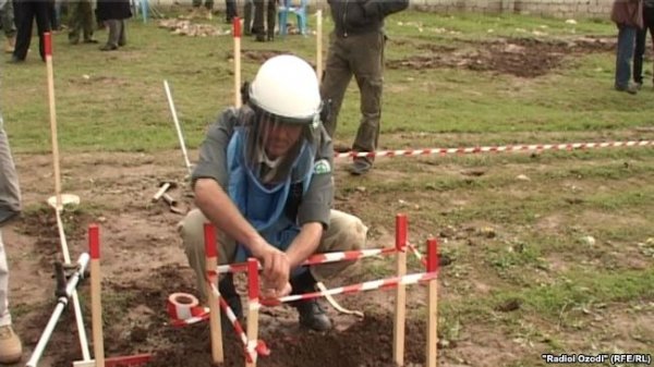 На юге Таджикистане двое местных жителей погибли в результате взрыва мины