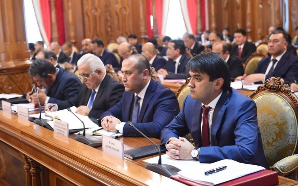 Президент поручил создать в городах Таджикистана центры народных ремесел