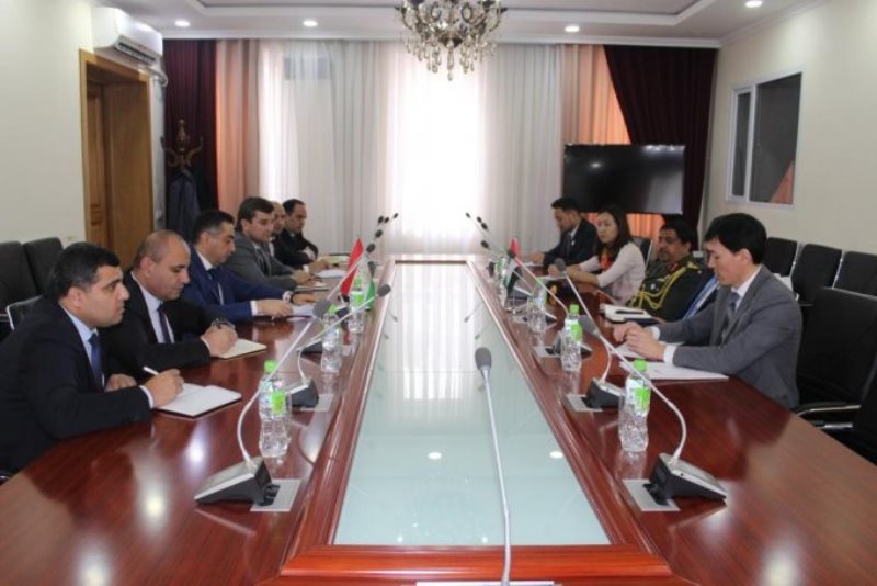 Встреча председателя Госкоминвеста Таджикистана Фарруха Хамрализода с послом ОАЭ в РТ Мухаммадом Ахмад ал-Джобиром