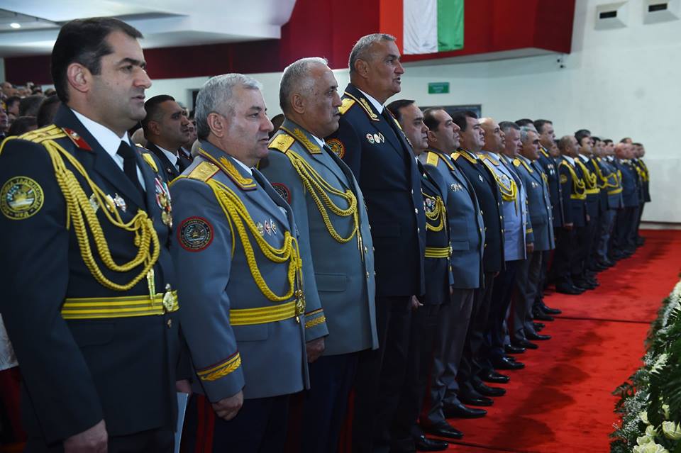 Спецслужбы таджикистана. Рахмон генерал парадная форма. Парадная форма Таджикистана. Парадная форма президента Таджикистана.